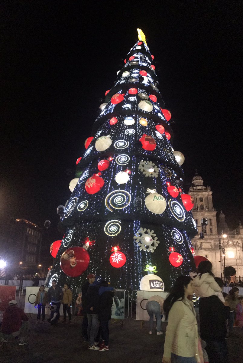 joseSps's tweet photo. Dicen que @tmullergarcia vio el pino navideño del Zócalo y ya lo quería talar!! 😰 https://t.co/uPiXUsqAKR