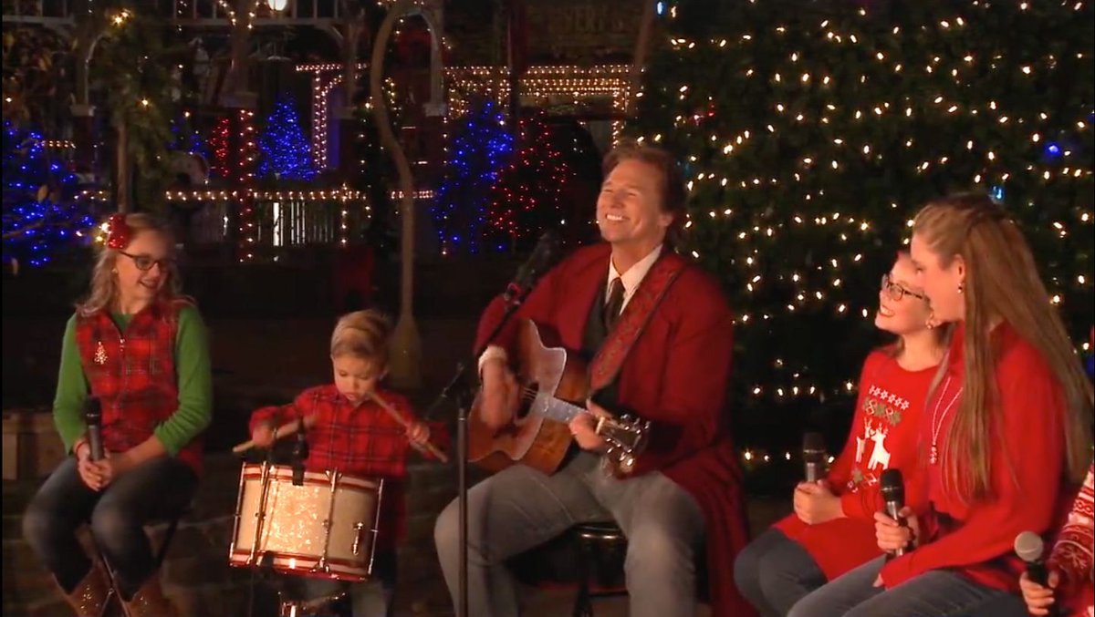 bransonchristms's tweet photo. Tune in now (and again tomorrow) to see the Silver Dollar City and Friends Christmas TV special on @ky3 #branson #bransonchristmas @SDCAttractions https://t.co/bgle3rLkS2 https://t.co/WbOd5gftYH