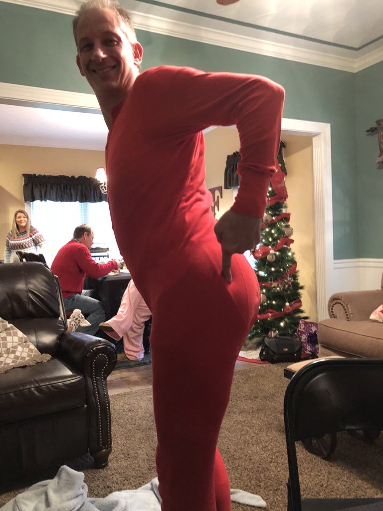 avery_anne97's tweet photo. This onesie wasnβt his first bad call #FavRef https://t.co/TEkMzDpgPa