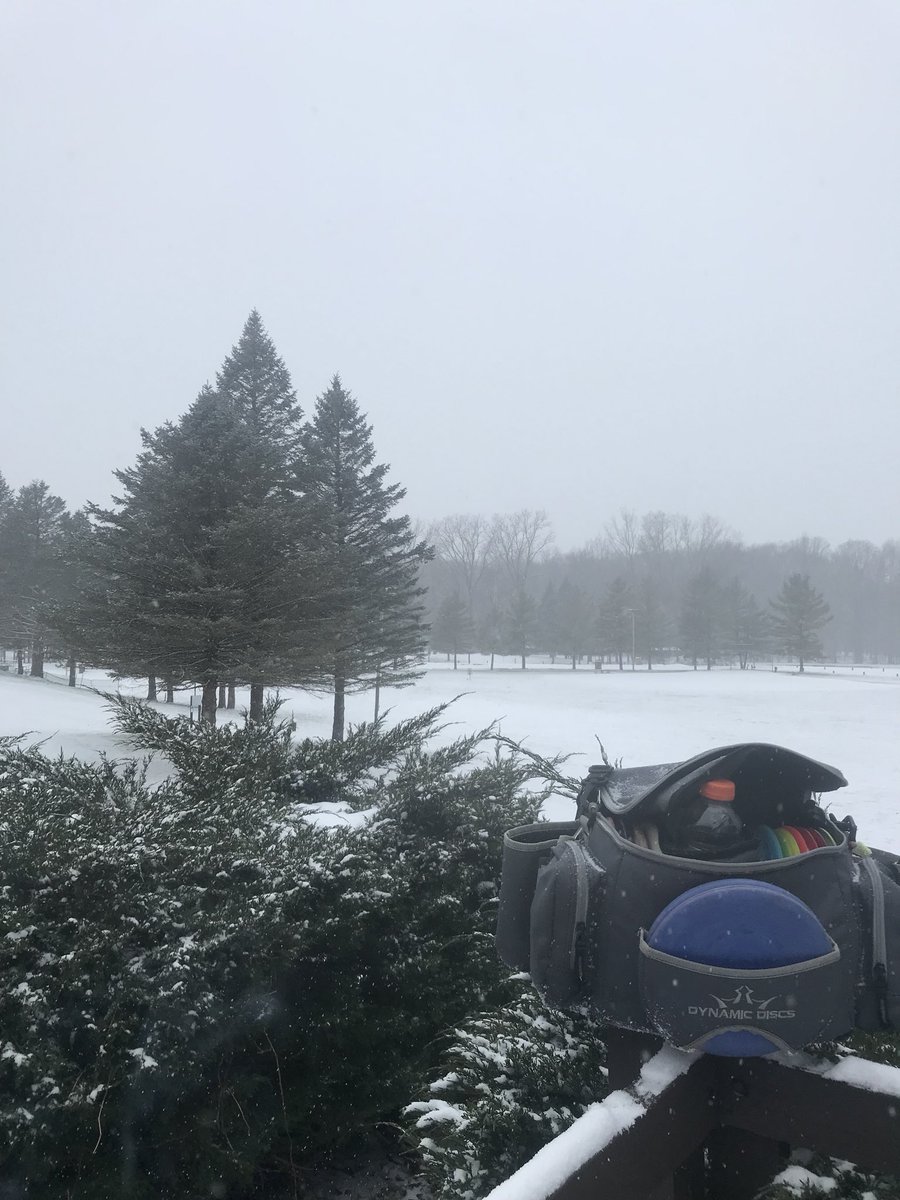 DiscGolforDie33's tweet photo. Merry Christmas Eve from the capital of the mitten! ✋🏻🎄
🔘⛳️ #burchfielddgc 
I
I
I
I
I
I
I
I
#🔘⛳️ #discgolfordie #dgod #discgolf #discgolfovereverything #dgoe #midmichigandiscgolf #mmdg #growthesport #discgolfscene #517 @DynamicDiscs https://t.co/GiFzxPUBW1