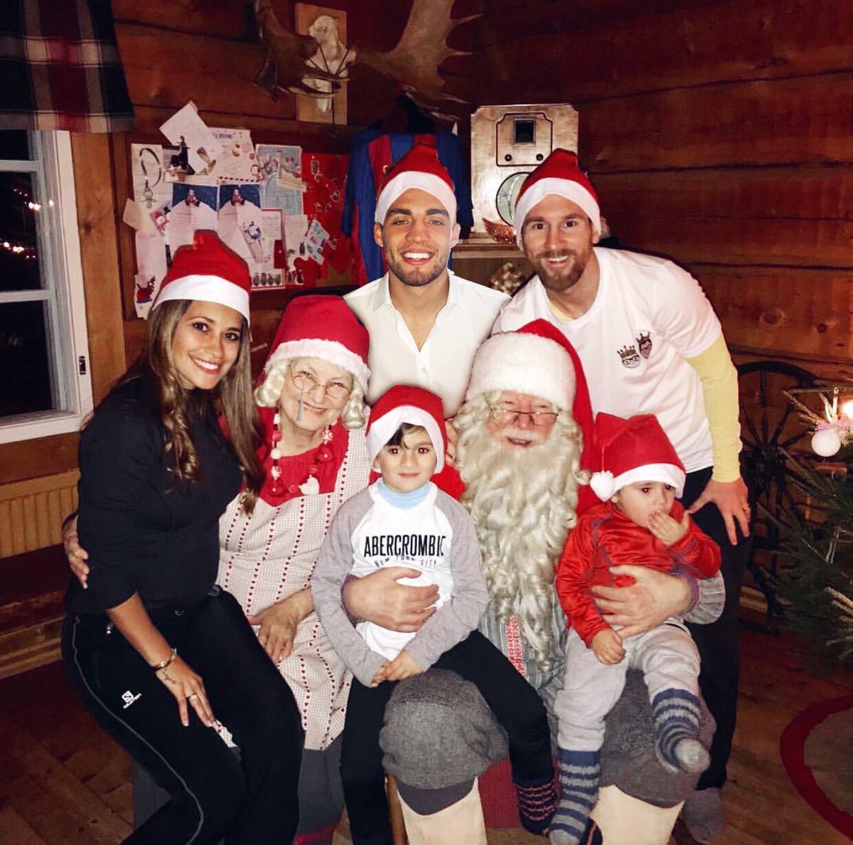 bdmessiofficial's tweet photo. LEO MESSI IG : 
Merry Christmas to all. https://t.co/zTJaPXpdF8