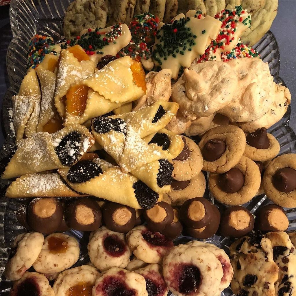 Brian_Schroll's tweet photo. Mother makes the best Christmas cookies. https://t.co/fBdBaALhC4