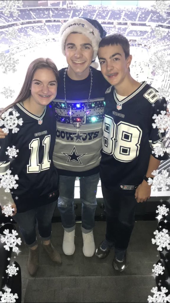 jacob_kn0x's tweet image. Even though they didn’t win ITS CHRISTMAS EVE!!! Also... Tonight I matched @CJonesAnderson !!! 🎅🏻⭐️