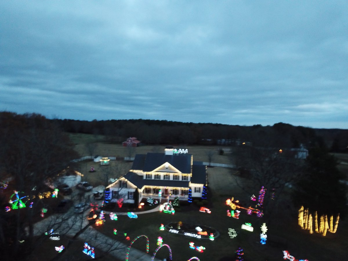 MatthewPostin's tweet photo. Only a few more nights to see your favorite lights, so come on down, look around and have a Merry Christmas 🎅🏼🎄 https://t.co/N2fCpW36hW