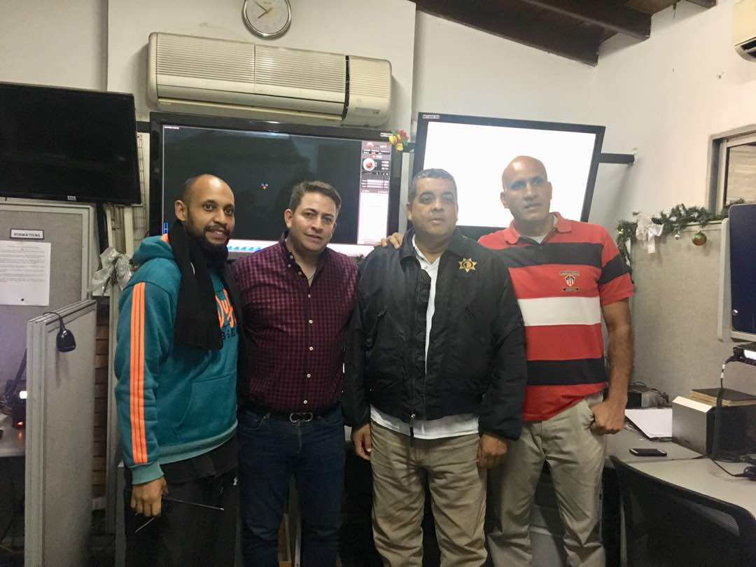 ChacaoConDuque's tweet photo. #FelizNavidad2017 | Alcalde @duquegustavoS recorre las diferentes instituciones que estarán protegiéndonos esta Nochebuena (@SaludChacao, @cise171, @policiachacao, @PC_Chacao) https://t.co/72LEjFJhPY