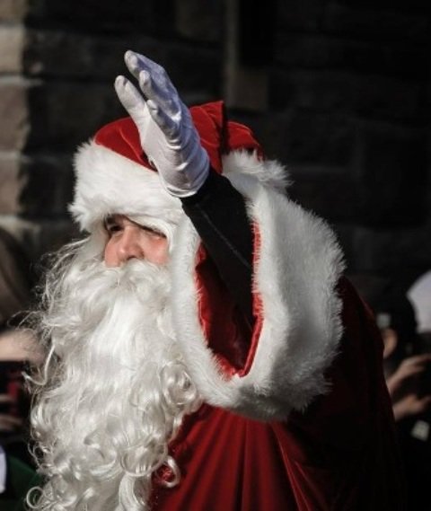 mcpnews's tweet photo. Countywide Suspicious Situation: older male subject w/ large build, beard, last seen wearing red suit w/ white trim. Enters home via chimney, takes milk and cookies, leaves gifts. Possibly goes by name of Santa Claus or St. Nick. https://t.co/XSEv9bANby