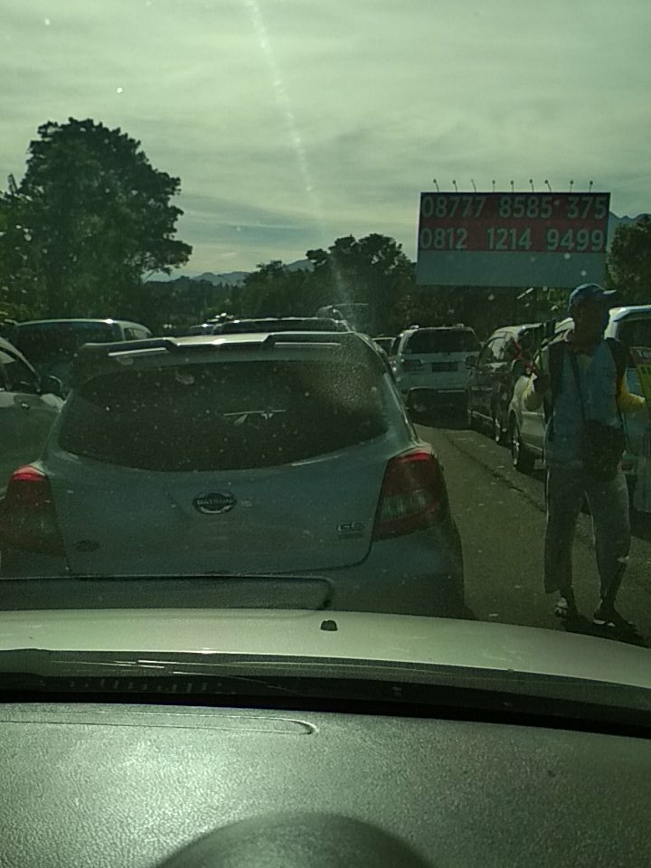 noanksadat's tweet photo. Lalu lintas padat min ke arah puncak bogor @TMCPoldaMetro https://t.co/ZNrVDDAADD