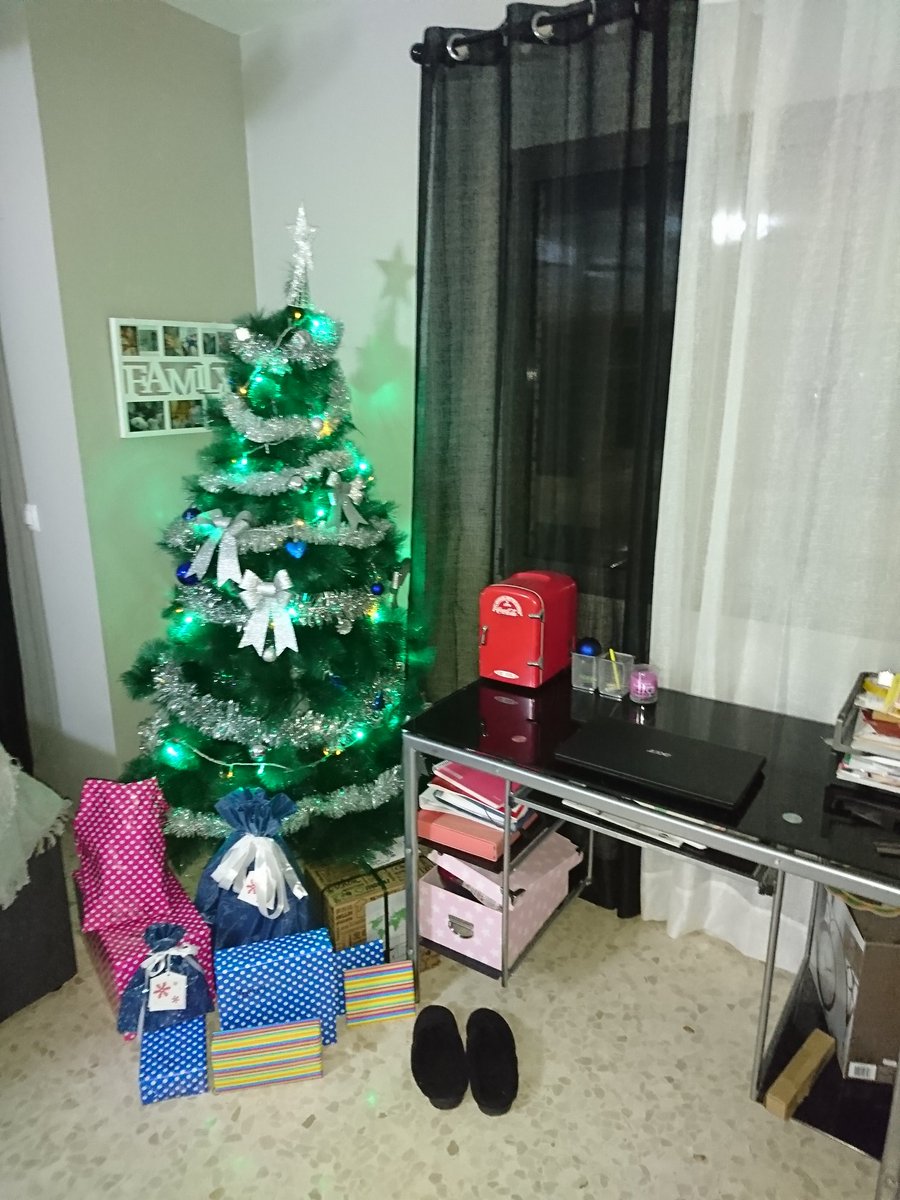 Alejandra9890's tweet photo. Noche Buena en familia y mañana Navidad. https://t.co/InxPJJH2J8