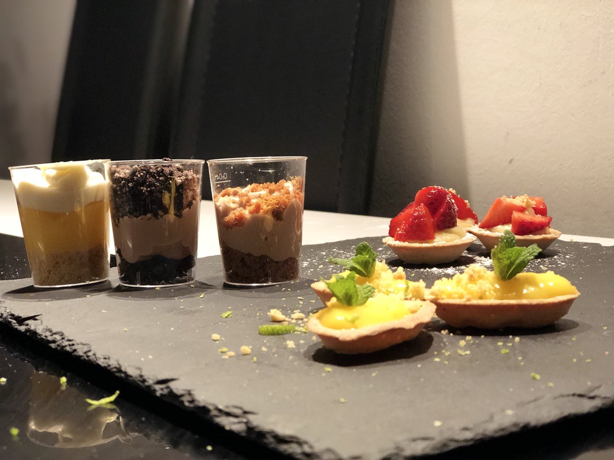 Sdevents13's tweet photo. Prestation Repas de Noël 🤶🎄 #Traiteur #Evenementiel #Marseille #SdeventsMarseille #Fraise #Framboise #Citron #Verines #Choco #Oreo #Speculos https://t.co/pgvMcLuJ8K