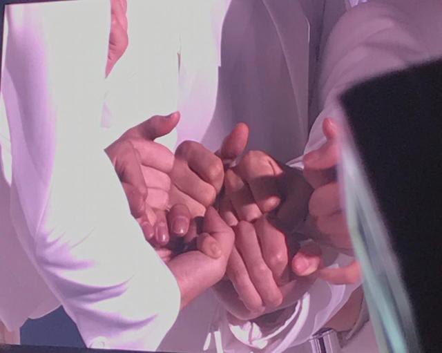 yoongiast's tweet photo. minseok asked how chanyeol was going to hold eight hands at once, so every member grabbed one of chanyeol’s fingers,, everyone shut up this is the softest thing ever https://t.co/NTYEMMplwi