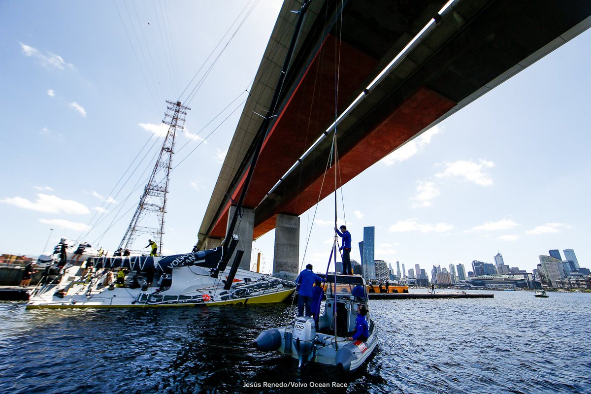 theoceanrace's tweet photo. COMING THROUGH! 🚨 Think navigating the #SouthernOcean is tough? Try getting into @VORMelbourne! The fleet had to keep full focus to squeeze under the Bolte Bridge at the end of #Leg3! https://t.co/t6dRgeM1mz