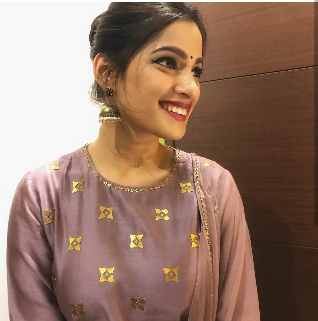 anandbhuyar's tweet photo. Adorable, unique 🌟, fashion icon, best actress from universe #gachhi best movie. Thanks you @bapat_priya @PriyaBUniverse @priyaumeshlover @RutujaLatkar @_priya_world #uniquefan of priya bapat from #pune https://t.co/hWS5wtwdAz