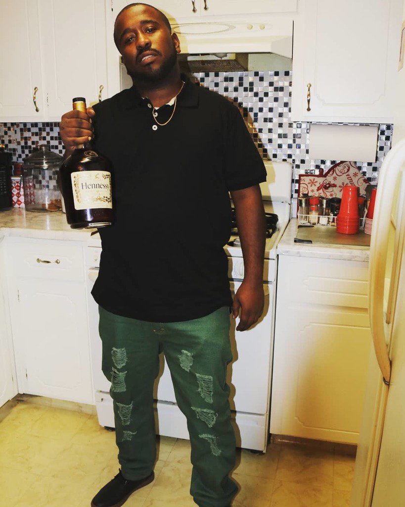 PFFAMMOB's tweet photo. Merry Christmas everybody getting ready to turn up with the family. Whole lotta shit talking tonight. https://t.co/fsKszCOCYt https://t.co/qcNthMB1SR