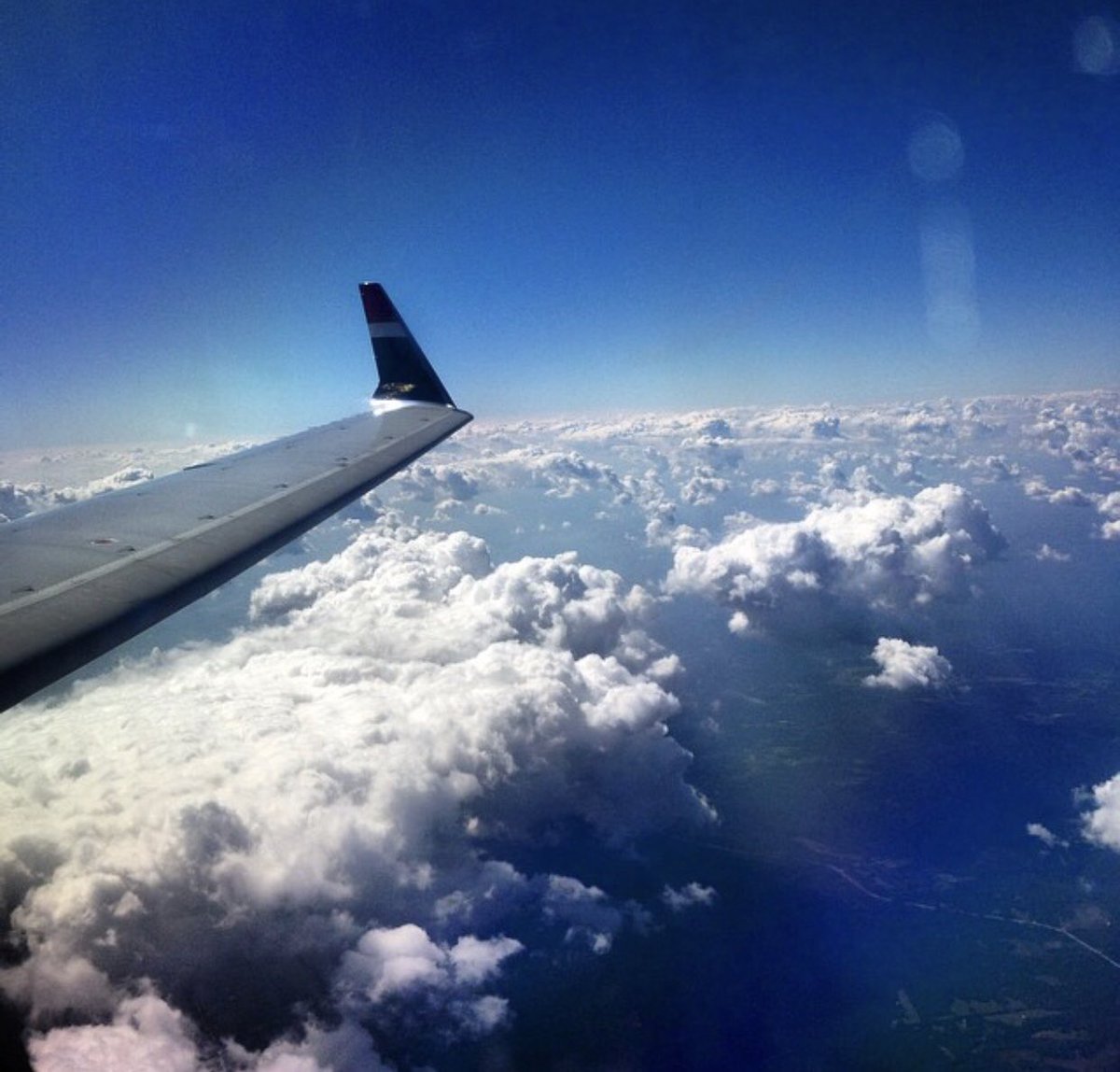 HailingCesar's tweet photo. Safe travels and a happy holiday season everyone! ✈️ photo by: @DaRealEduChavez https://t.co/Ua7I90hzRE