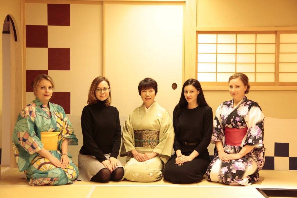 wjs_ginza's tweet photo. WJS Ginza staff wish you Merry Christmas Season and Happy New Year 2018. We are looking forward to seeing you in our store again!
#japan #japantravel #tokyo #ginza #wifijapan #cultureexperience #teaceremony #karate #japanesemartialarts #greentea #rickshaw #souvenirs #calligraphy https://t.co/zBKqC6AbxZ