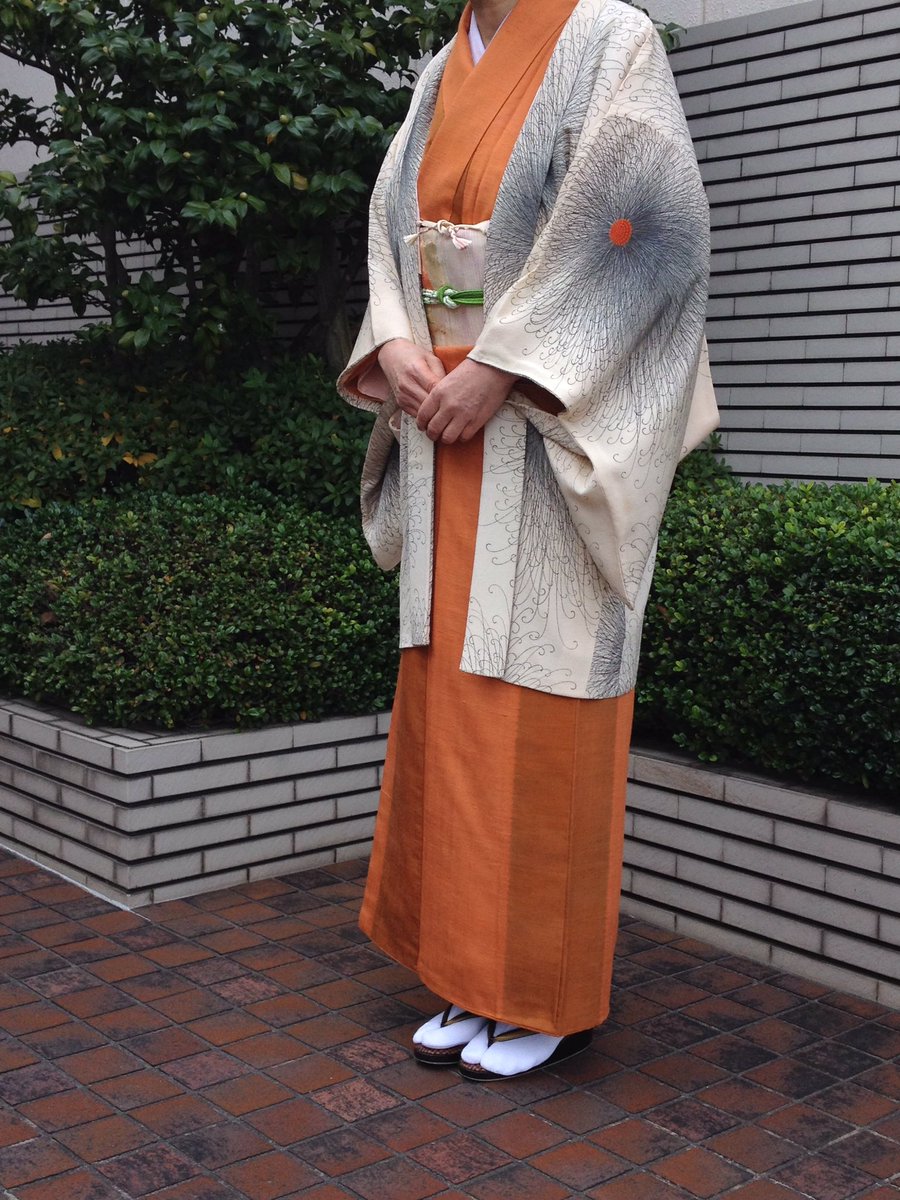 Uzivatel きもの御司神田 Na Twitteru メリークリスマス 女将コーディネート 本格的に寒くなってきました タンスに眠っている羽織を皆様も是非お召しになってください 店内全品セール中 顔は自粛 女将 着物コーデ 着物コーディネート 着物大好き 茶道