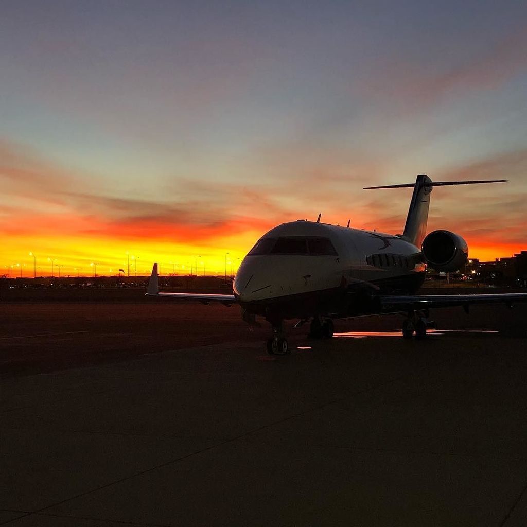 ChaparralJet's tweet photo. Awesome Christmas Eve sunset!  #chaparraljetcenter #lubbocktx #tistheseason #bombardier #bombardierchallenger https://t.co/1zbWzVaVcC https://t.co/NzxFnIVWy7