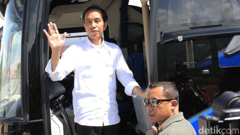 detikcom's tweet photo. Jokowi: Selamat Natal untuk Umat Kristiani Seluruh Indonesia https://t.co/6MaqL97F0Y https://t.co/sFbHnEgX5f
