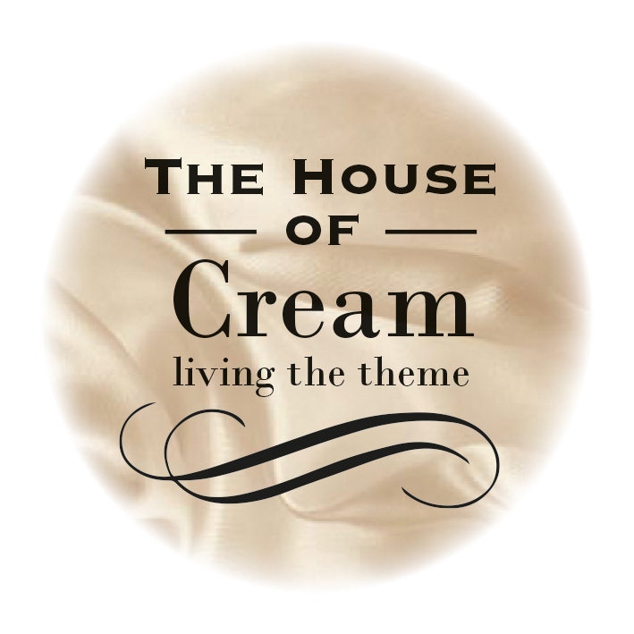 TheHouseofCream's tweet photo. The team @TheHouseofCream would like to wish all their followers a very merry Christmas and a happy and successful New Year #MerryChristmas2017 #homeaccessories #cream https://t.co/qPZGCsb4Ak