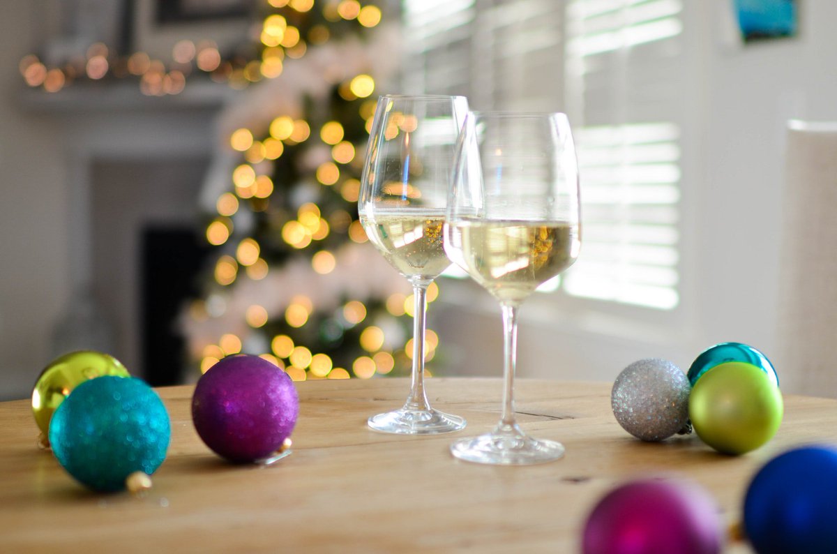 ZevenwachtWines's tweet photo. The Zevenwacht Team would like to wish all our wonderful friends and supporters a wonderful Christmas Day! 🎄🎅🍷 https://t.co/Ps1nJockcV