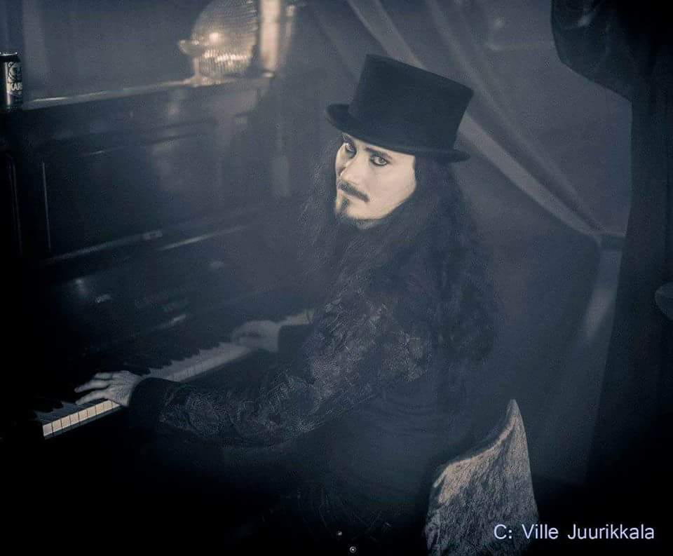 <3 Happy Birthday to  Tuomas Holopainen of Nightwish!    