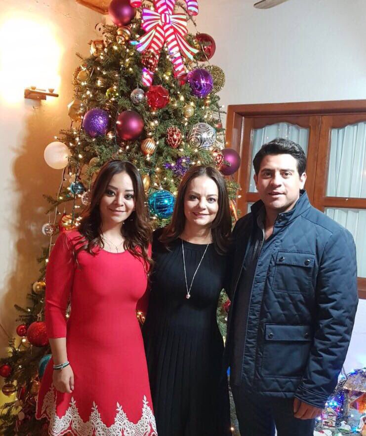Nuvia_Mayorga's tweet photo. Que esta navidad te llene de alegría y bendiciones. 
¡Muchas felicidades! https://t.co/FWZZL7qjSc