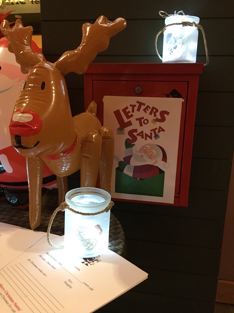 Every single letter is original and some of the kids have their priorities clearly sorted 😂❤️ And you elfes get ready!
#firstPonyAndSlime #babySisterAfterwards #santaspostbox 
@Veronic15080620 <a href="/teosimo1987/">Teo Simonetti</a> <a href="/rogerfurtado90/">ROGER FURTADO</a> @airportsmiles