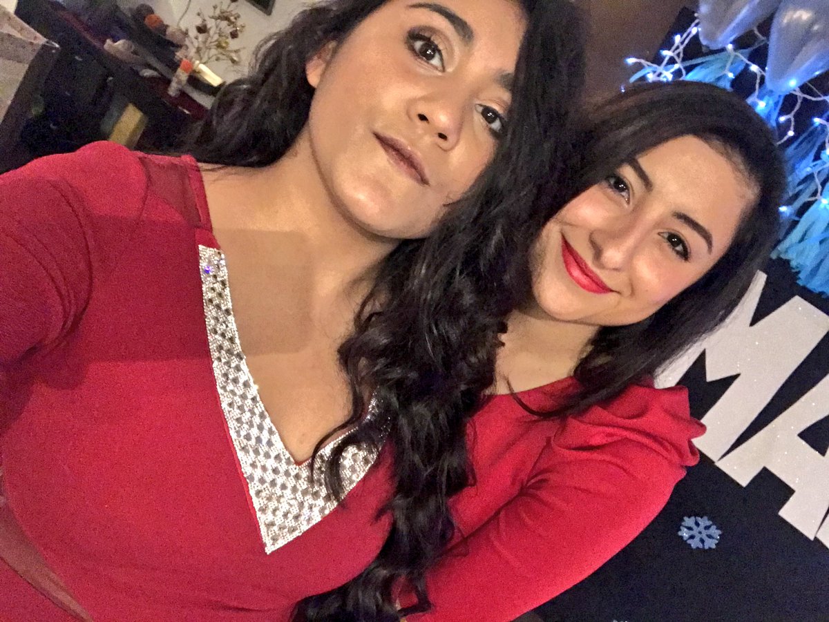 ximymorita's tweet photo. Joyeaux Noël 💕🎄 happy to spend this holidays with you💙👯‍♀️ @LilyCasas1 https://t.co/Ds9E3Vakxk