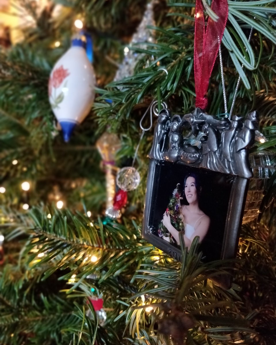 imaginaryex's tweet image. From all of us to all of you, a very merry Ex-Mas. @mmaxinelucille