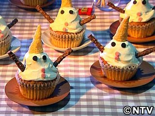 ３分クッキング 日本テレビ公式 3子のおすすめスイーツレシピ第3弾は カップケーキをデコ バナナ風味のケーキをたくさん焼いて 市販のお菓子でスノーマン仕立てに ちょっと食べる前になんだかエンジョイできそう T Co Wvpjltwppy カップ