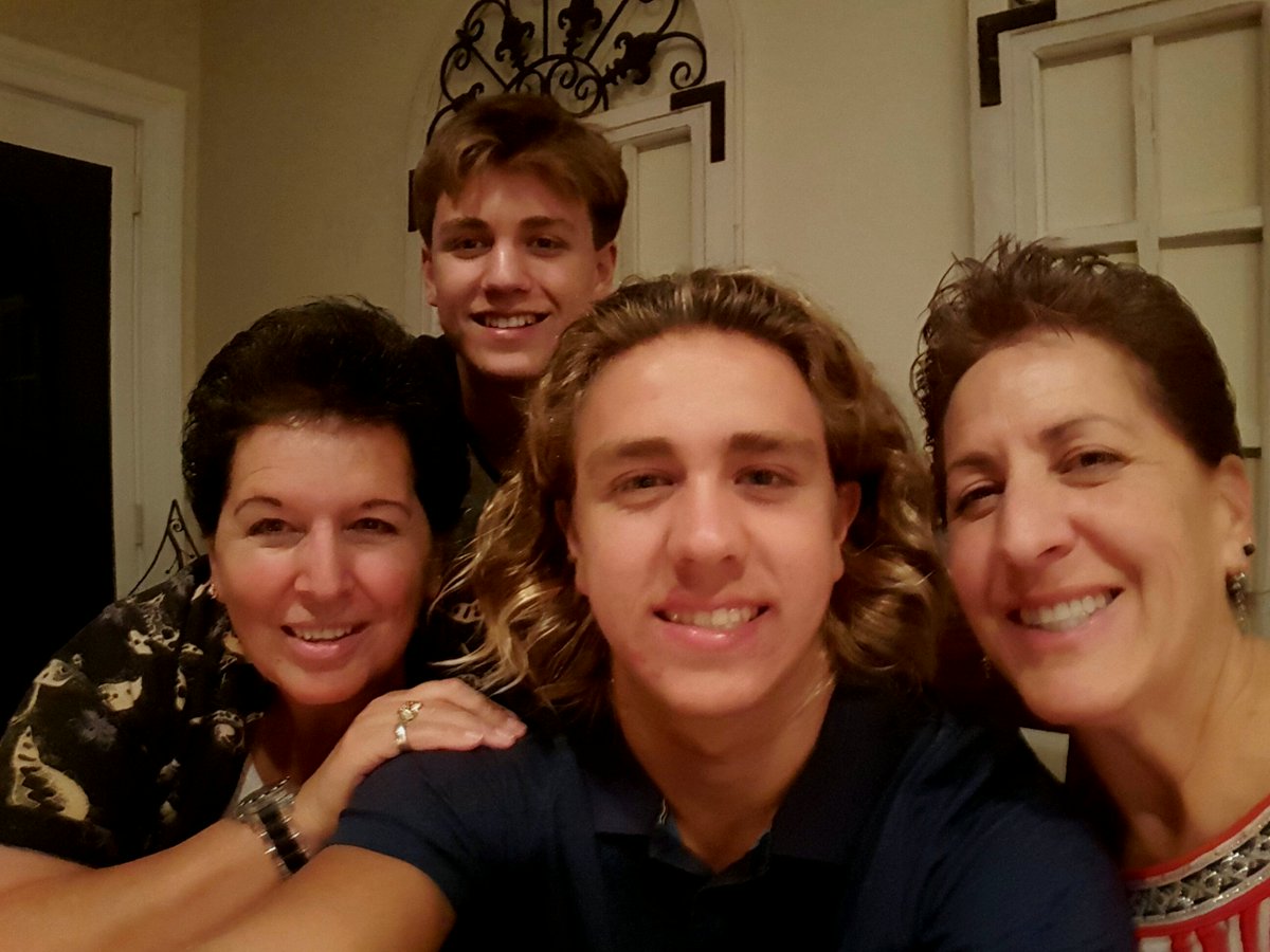 Otalia69's tweet photo. @Rosie Yay #Cookies4Santa, I'm enjoying a #MerryChristmasEve with my peeps, @12Ovojacob @zach_jz15 @MZiegler63...sending↳⊙∇∈ to you and yours! 😉🍷❤ #MerryChristmas and a #HappyNewYear too! 🎉🌲 https://t.co/CJatzDqHbI