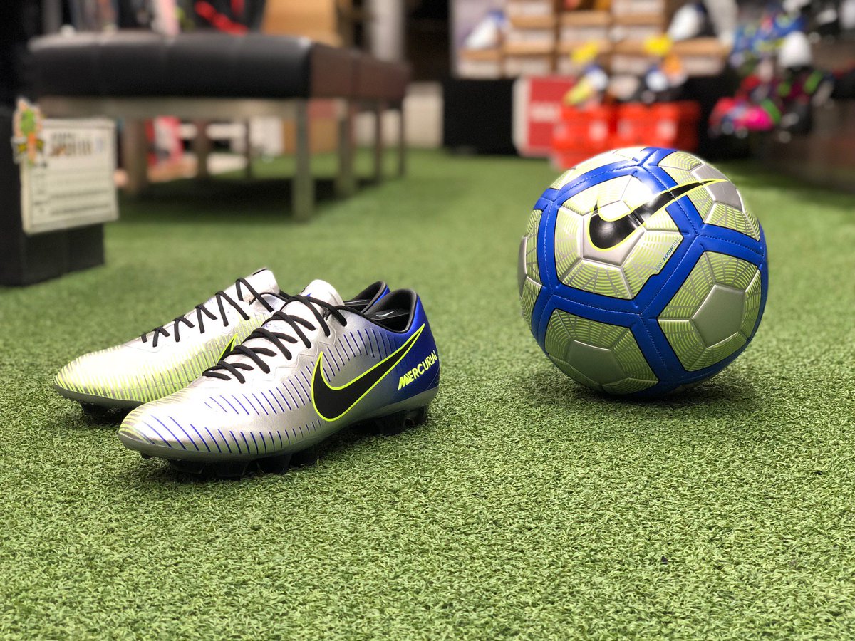 広島parco 本館9f サッカーショップkamo 本日12月25日よりネイマール選手限定着用モデル ナイキマーキュリアル Puro Fenomeno コレクションが発売開始となりました