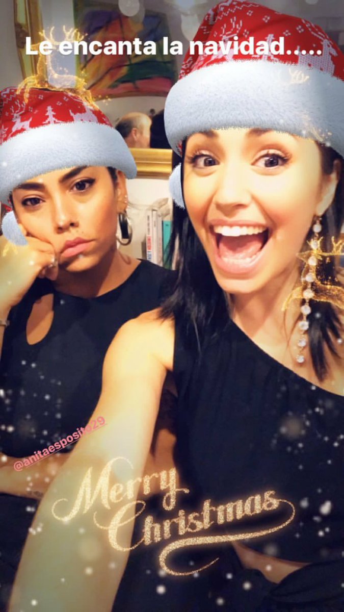 l4ligirls's tweet photo. lali= mi familia
anita= yo https://t.co/ACFLpmhGL3