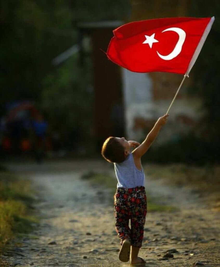 Evvel Hu, 
Ahir Hu,
Zahir Hu, 
Batin Hu...
Bu milletin mayası esaret değil, cesarettir...
Öz’ün özüne ulaşanlara, merhaba diyenlere, yüreğini açanlara, hoş bir seda bırakanlara ve tüm dostlara selam olsun...
#HayırlıHaftalar
#Esselam