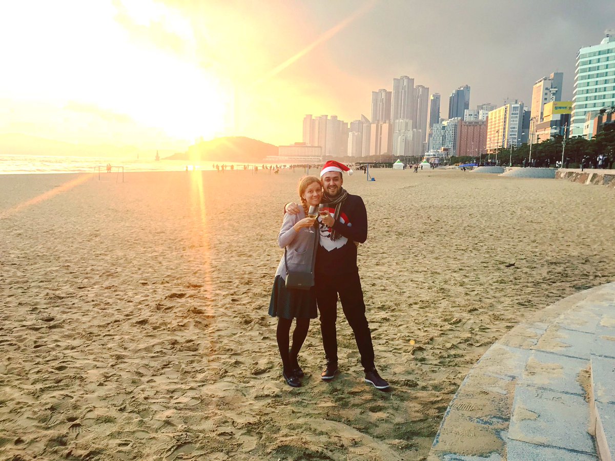 SiDashTeaching's tweet photo. We wish you all a merry Christmas wherever you are in the world 🎄🎅🏻🍾 #MerryChristmas #christmastravel #Christmas https://t.co/HWoiGgqu2a