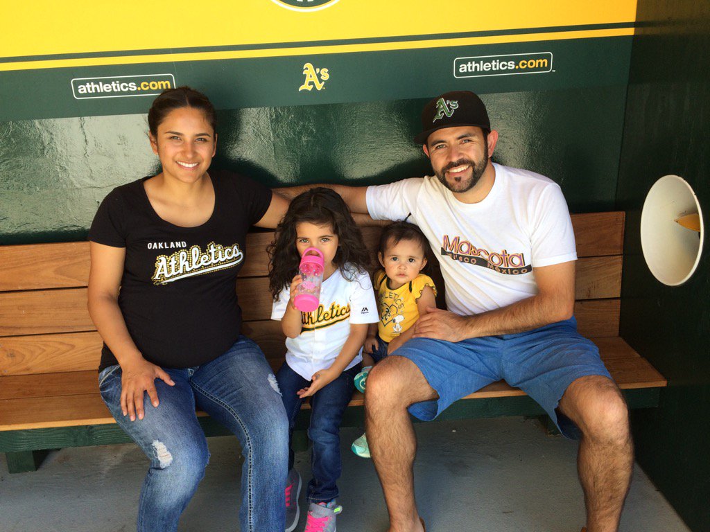 Cheets23's tweet photo. Feliz Navidad, Merry Christmas, and all of the many beautiful festivities going on right now to #Athletics fans! 🐘🌳🎉😁 https://t.co/S7fNLBbexm