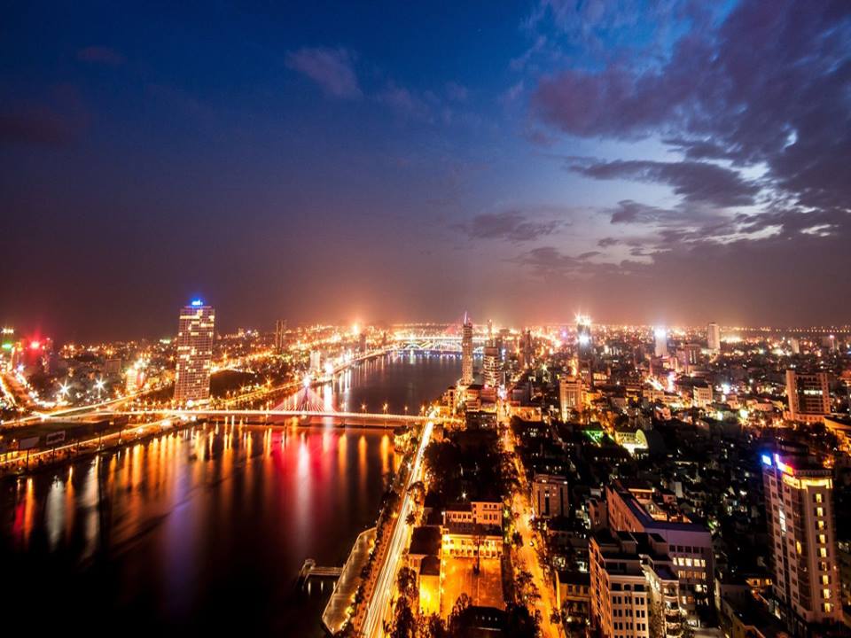 PremierResort's tweet photo. Strolling along the beach in Da Nang, watching the far away lighthouse, listening to the waves pounding the shore. The tranquility of the river with the wind blows briskly that bring your heart to peaceful.

#Danang #beach #city
#PremierVillageDanangResort https://t.co/qKZgxFose2