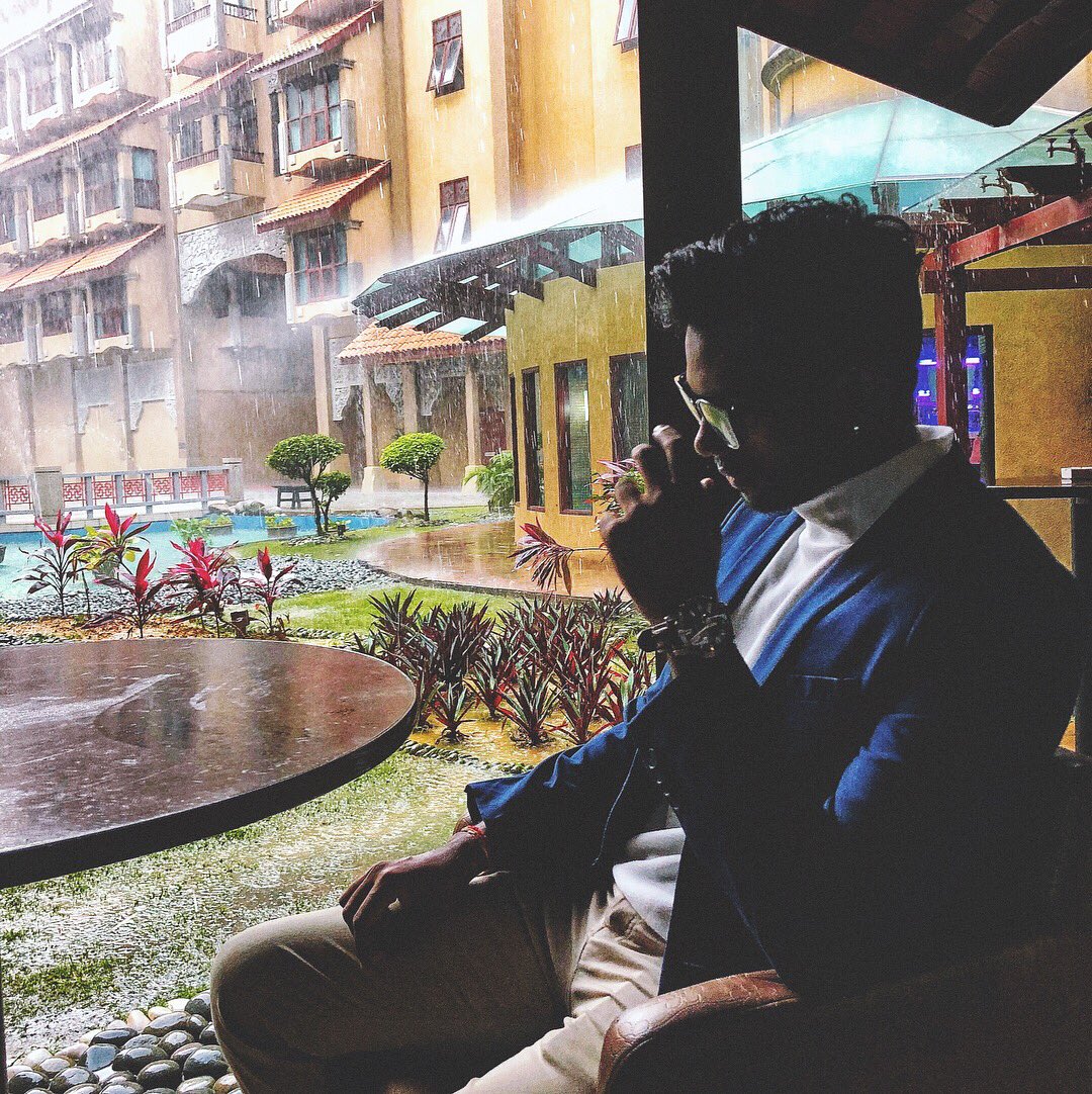 eswaran_nk's tweet photo. The time your shoot and holiday clashes on the same day, its turns out Passion β’ Merry Christmas π and have an enjoyable season βοΈ #holidayworkflow https://t.co/0A38DJ7O36