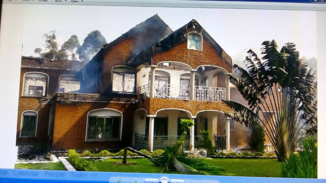 musagara2010's tweet photo. La maison du chef de l'État de Musienene dans le Nord Kivu attaquée et incendiée par les Mayi Mayi d signe de la fin https://t.co/Ut6yldP4jx