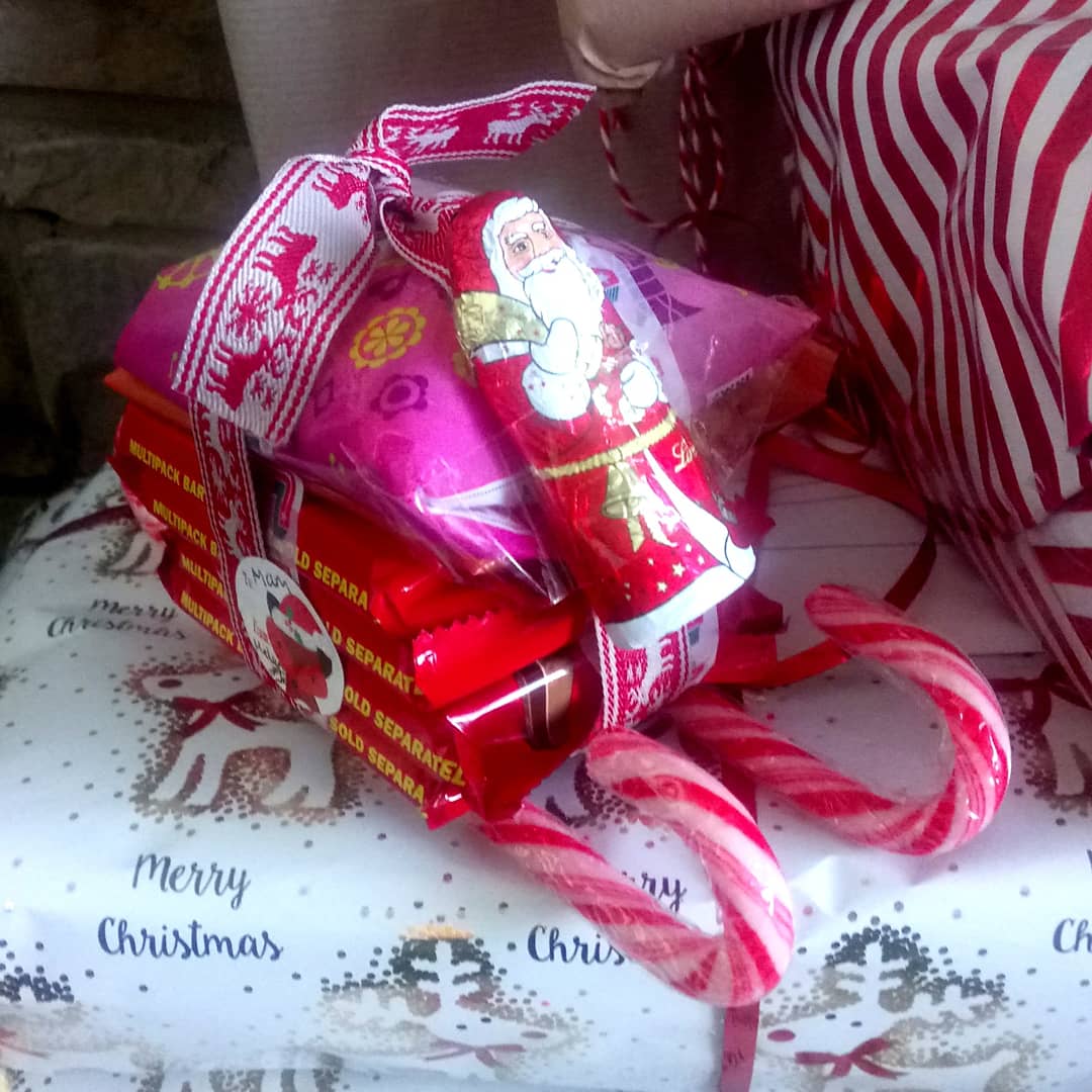 Helenography's tweet photo. And they said all those hours spent on pinterest were a waste. #giftwrappingqueen https://t.co/VeQjOD6wCk