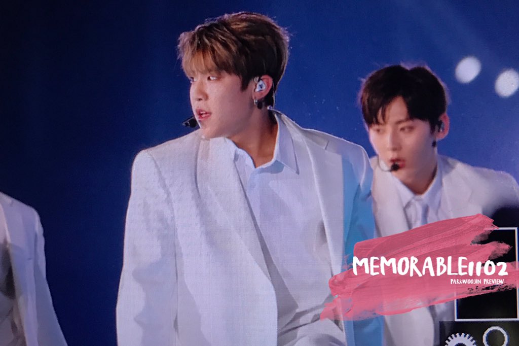 MEMORABLE1102's tweet photo. 171225 가요대전

#박우진 #PARKWOOJIN
#워너원 #WANNAONE https://t.co/gjbX6FQTKR