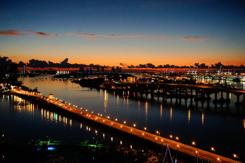 Scott Eddy βοΈ (@mrscotteddy) on Twitter photo The right now in #Miami, just before the sunrise, from my balcony at <a href="/MarriottBiscBay/">Marriott Bisc Bay</a>. #LuxuryTravel #Florida The right now in #Miami, just before the sunrise, from my balcony at <a href="/MarriottBiscBay/">Marriott Bisc Bay</a>. #LuxuryTravel #Florida