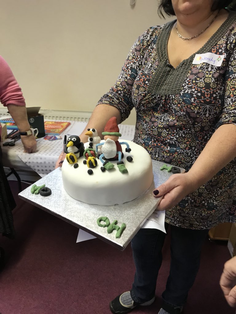HealthWWBerks's tweet photo. #Nooneshouldhavenoone @AgeUKnews, #CommunityXmas has started with lots of songs,#guessthenameofthesnowman and laughter, what a buzzing atmosphere for Christmas #newburychristadelphian @communityxmas https://t.co/6ldiiXy39k