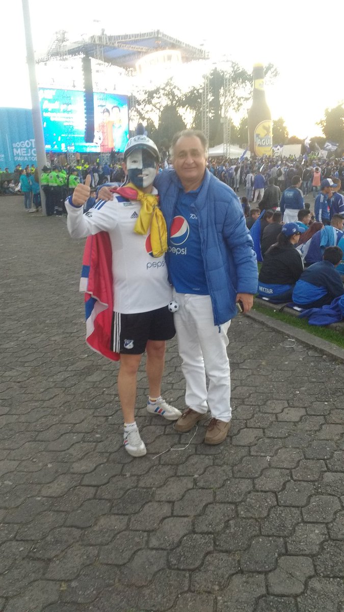 GiovannyR10's tweet photo. @MillosFCoficial #La15EnNavidad amor eterno Millonarios de mi vida!!! https://t.co/a4NEZzYeJa