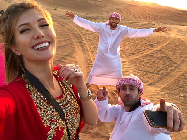 Noemzou's tweet photo. Merry Christmas from Dubaï 🙏🏼❤️ https://t.co/tB0qoaM8st