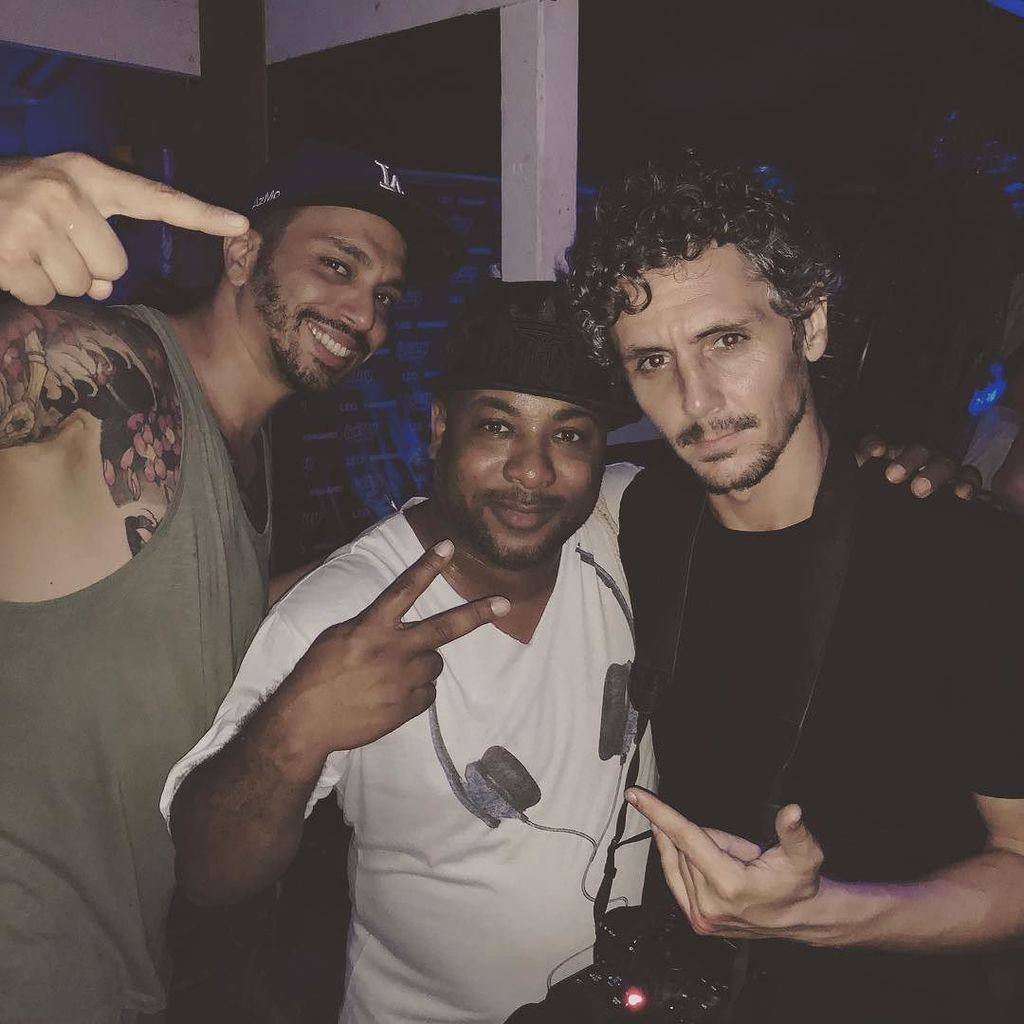 farajalkuwari's tweet photo. Last night #loilay with @darraghcasey on the right and Azmo on the left #kophangan #l #techno #techousemusic #undergroundmusic #tbt #me #we #housemusic #ilike #instagood https://t.co/RI6SeIwPkx https://t.co/4crDIuDDK2