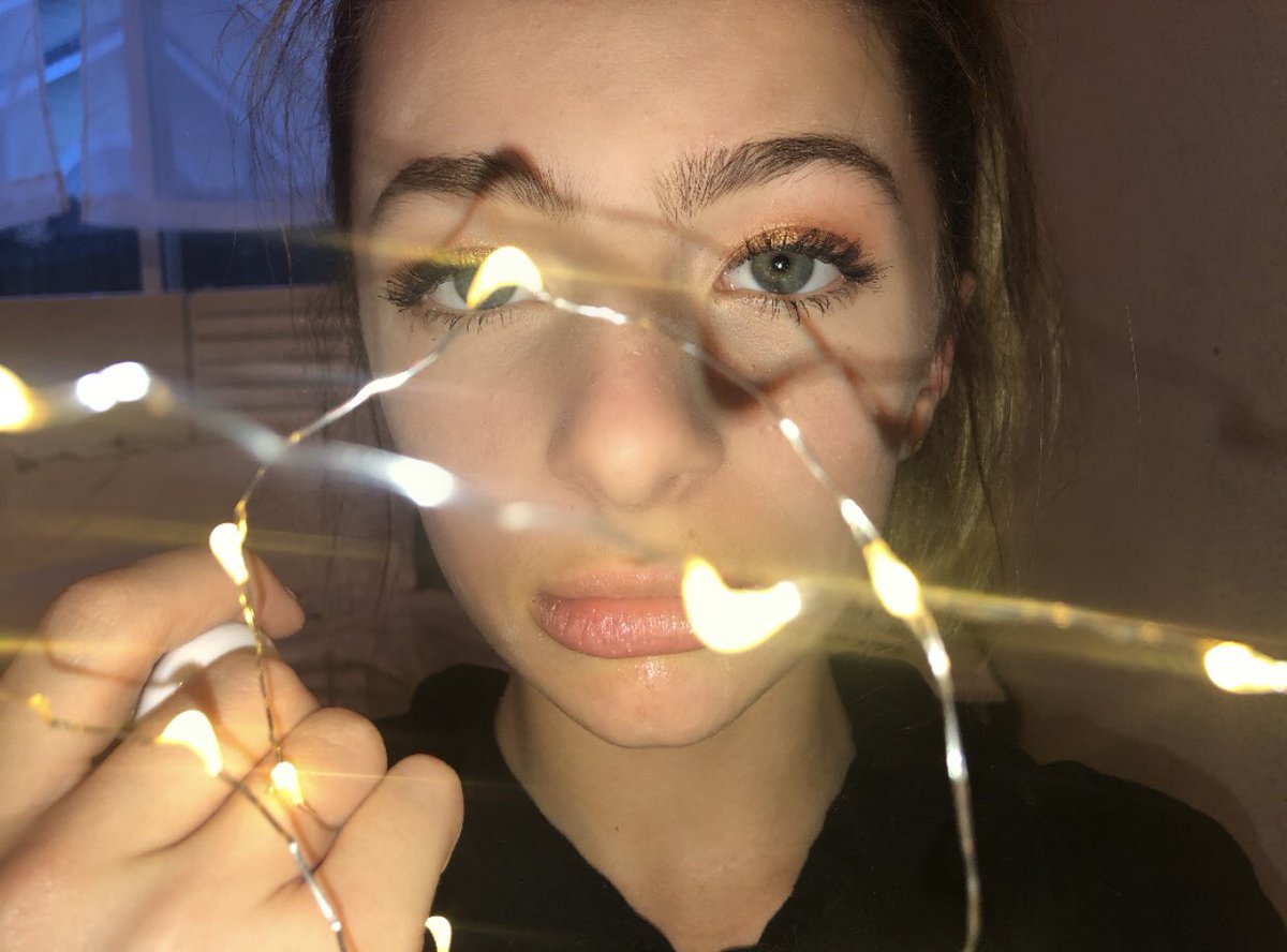 allmuamakeup's tweet photo. •bronze gold look•🌟😻
mascara- benefit, theyre real
eyeshadow-huda beauty orange tones
eyebrows-ABH medium brow brow wiz
what look should i do next!?😍 https://t.co/iuA1VgWoz2
