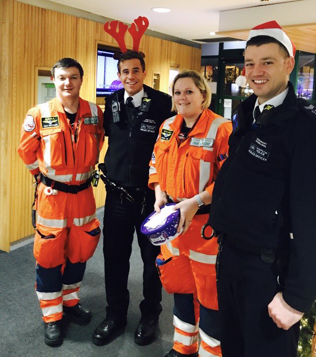 MPSHackney's tweet image. Good to visit the @LDNairamb #Medic2 crew earlier at @Ldn_Ambulance HQ to wish them a Merry Christmas &amp;amp; say thanks for their support this year - #GDTeamC