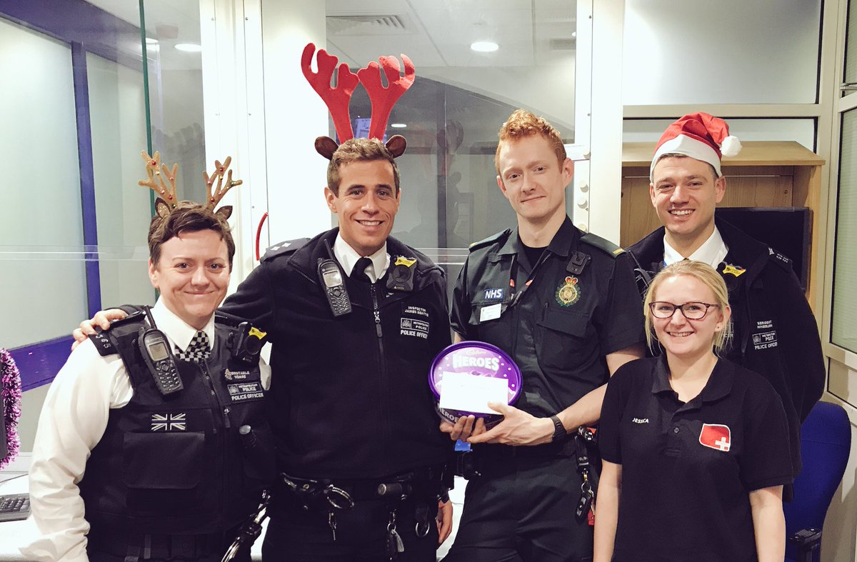 MPSHackney's tweet image. Great to see @LAS_JRU to say thanks for the incredible support from #GDMedic this year - the team was busy working the Xmas Eve night shift with #GDTeamC