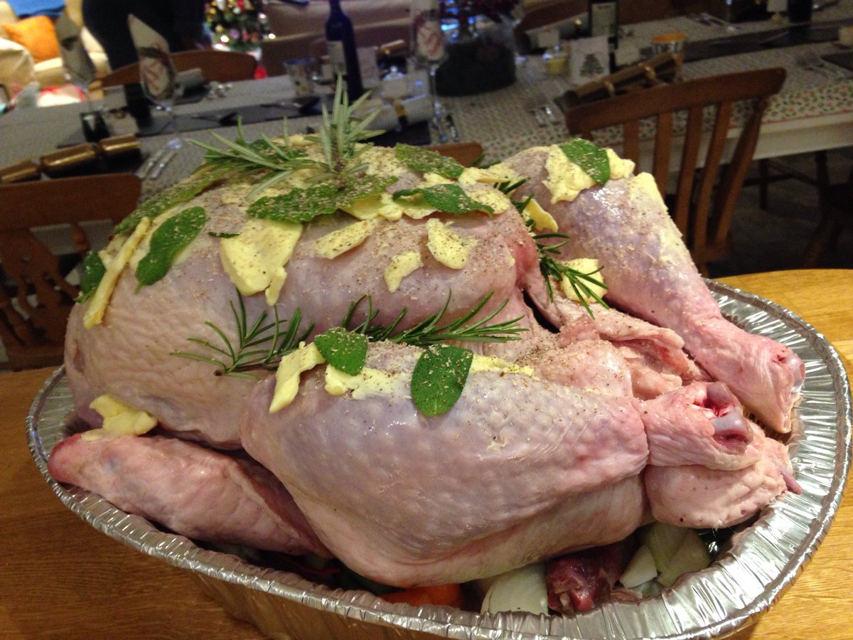 Barnard_Bakes's tweet photo. Turkey about to go in - thx @jamieoliver https://t.co/cnRkLXQRhW